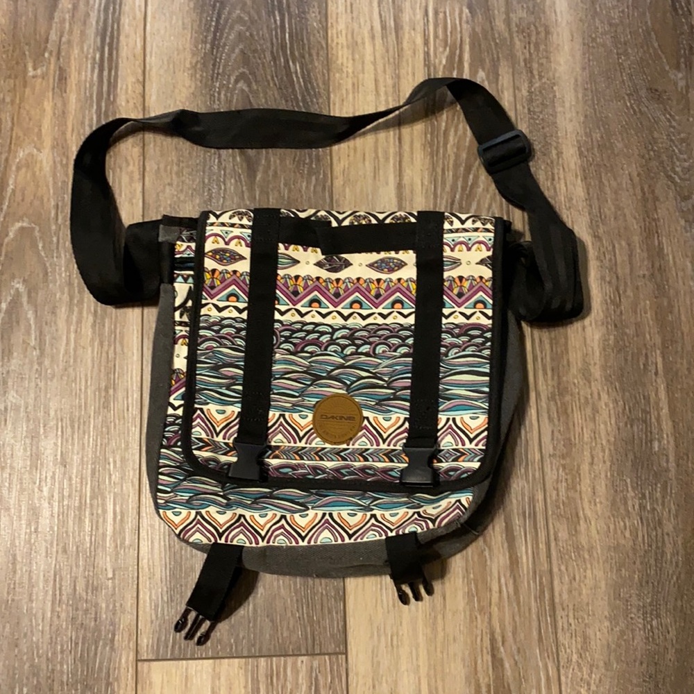 Dakine Messenger Bag with padded pocket